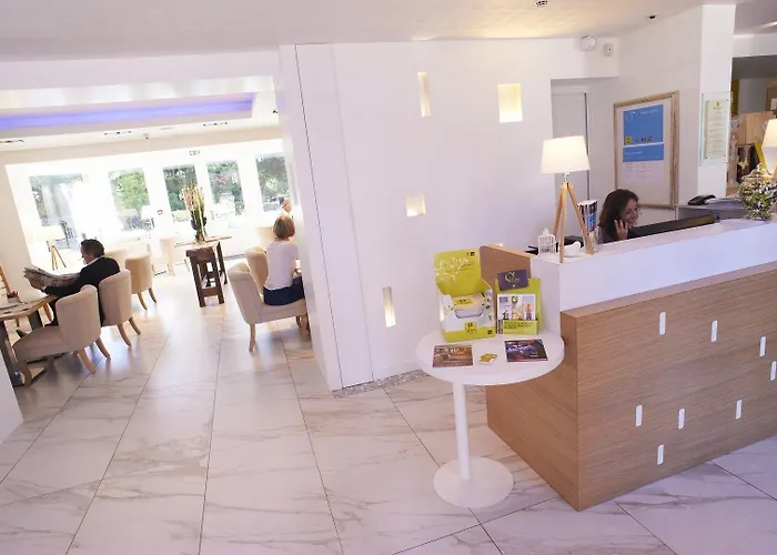 Hotel Flornoy Baie De La Baule 3*